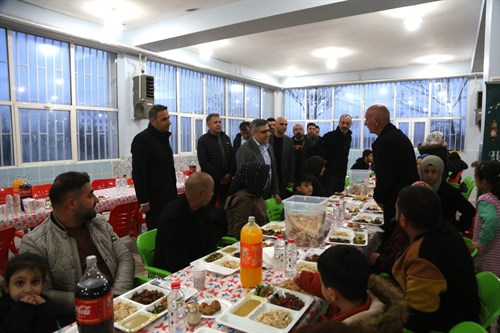 Kaymakam Karaaslan İlçemize Gelen Depremzedeler İle İftarda Buluştu